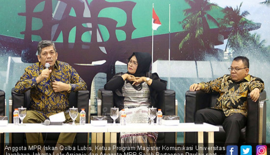 Anggota MPR Iskan Qolba Lubis, Ketua Program Magister Komunikasi Universitas Jayabaya Jakarta Lely Arrianie dan Anggota MPR Saleh Partaonan Daulay saat diskusi Optimalisasi Pelaksanaan Sidang Tahunan MPR RI, Jakarta, Senin (12/8). - JPNN.com