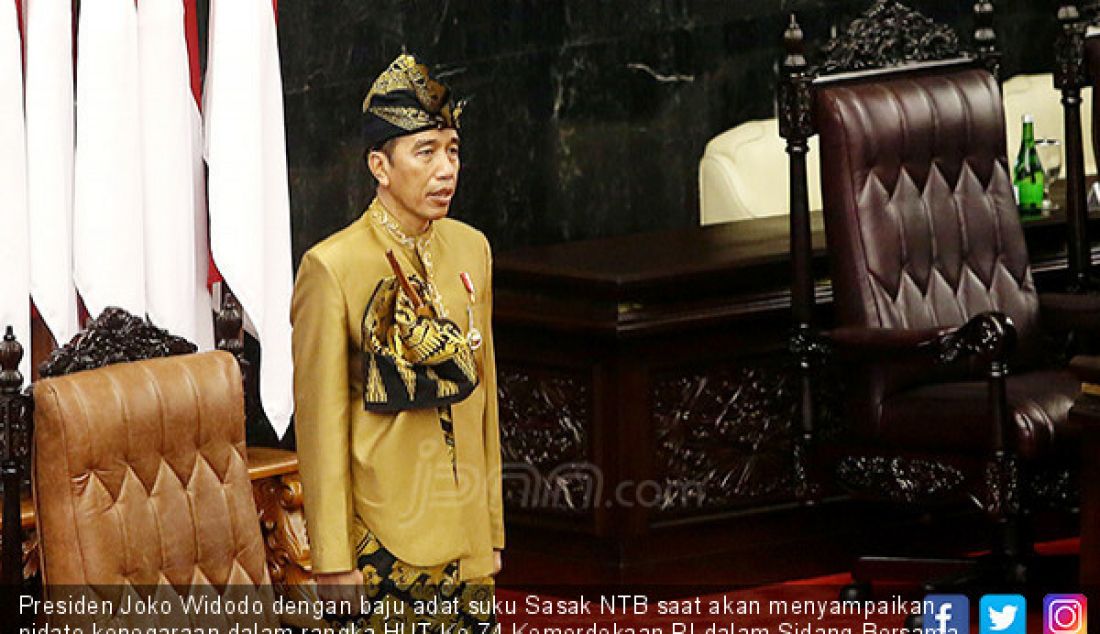 Presiden Joko Widodo dengan baju adat suku Sasak NTB saat akan menyampaikan pidato kenegaraan dalam rangka HUT Ke-74 Kemerdekaan RI dalam Sidang Bersama DPD-DPR, Jakarta, Jumat (16/8). Foto : Ricardo/JPNN.com - JPNN.com