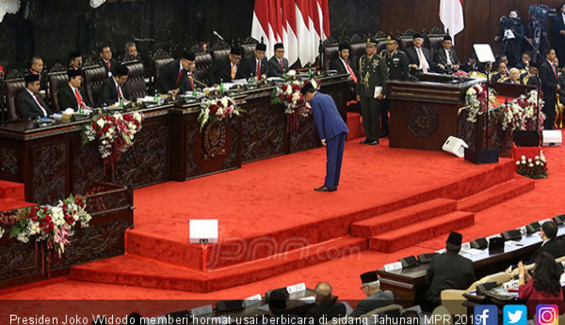 Presiden Joko Widodo memberi hormat usai berbicara di sidang Tahunan MPR 2019, Jakarta, Jumat (16/8). - JPNN.com