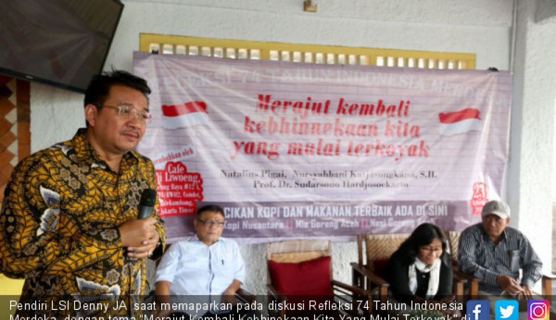 Pendiri LSI Denny JA saat memaparkan pada diskusi Refleksi 74 Tahun Indonesia Merdeka, dengan tema “Merajut Kembali Kebhinekaan Kita Yang Mulai Terkoyak
