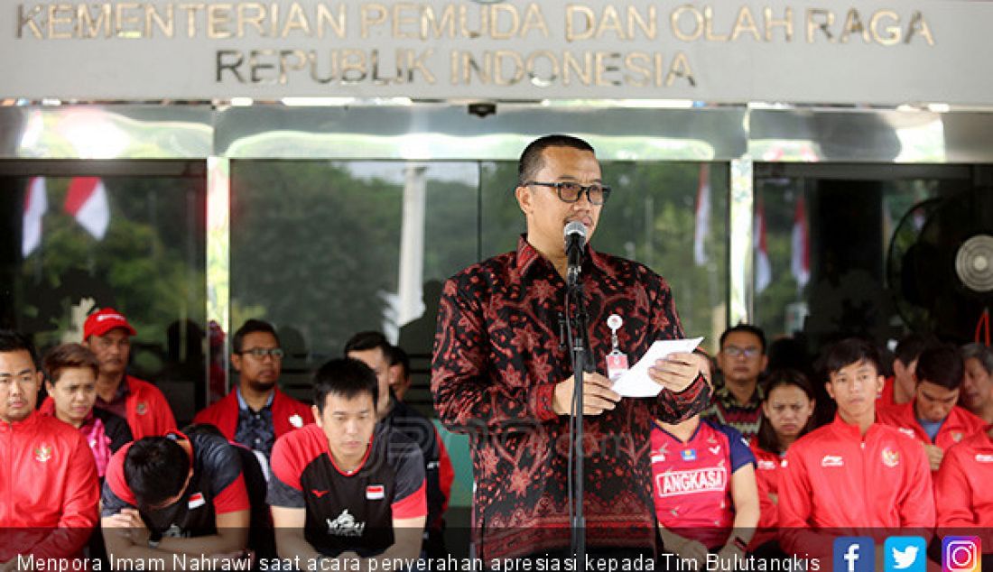 Menpora Imam Nahrawi saat acara penyerahan apresiasi kepada Tim Bulutangkis Indonesia peraih Juara Dunia BWF 2019, Jakarta, Rabu (28/8). - JPNN.com