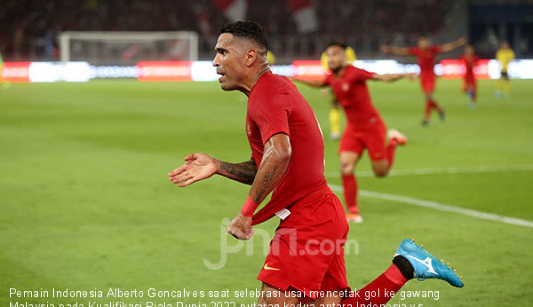 Pemain Indonesia Alberto Goncalves saat selebrasi usai mencetak gol ke gawang Malaysia pada Kualifikasi Piala Dunia 2022 putaran kedua antara Indonesia vs Malaysia di Stadion Utama Gelora Bung Karno, Jakarta, Kamis (5/9). - JPNN.com