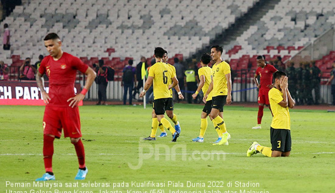 Pemain Malaysia saat selebrasi pada Kualifikasi Piala Dunia 2022 di Stadion Utama Gelora Bung Karno, Jakarta, Kamis (5/9). Indonesia kalah atas Malaysia dengan skor 2-3. - JPNN.com