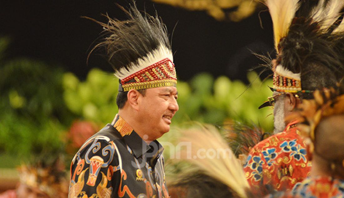 Kepala BIN Budi Gunawan saat memfasilitasi pertemuan tokoh asal Papua dengan Presiden Jokowi di Istana, Selasa (10/9). Foto M Fathra N.I/JPNN - JPNN.com