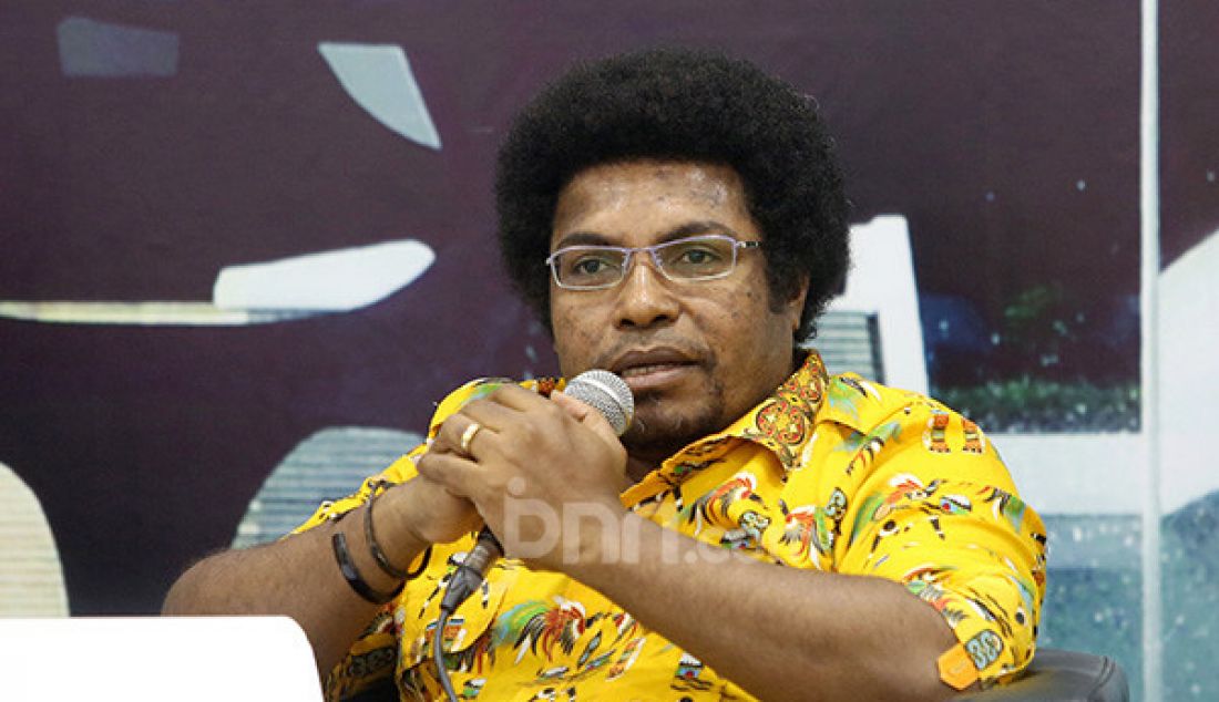 Senator asal Papua Barat Mervin S Komber saat diskusi Membedah UU Otsus Papua, Telaah Upaya Pemerintah Redam Konflik di Bumi Cendrawasih, Jakarta, Selasa (10/9). - JPNN.com