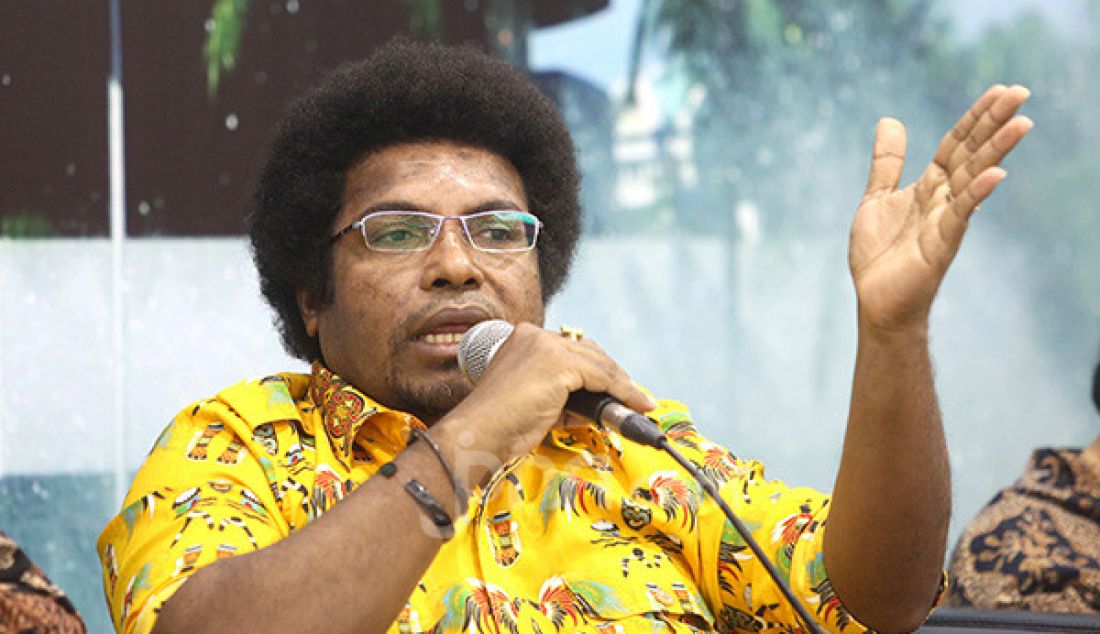 Senator asal Papua Barat Mervin S Komber saat diskusi Membedah UU Otsus Papua, Telaah Upaya Pemerintah Redam Konflik di Bumi Cendrawasih, Jakarta, Selasa (10/9). - JPNN.com