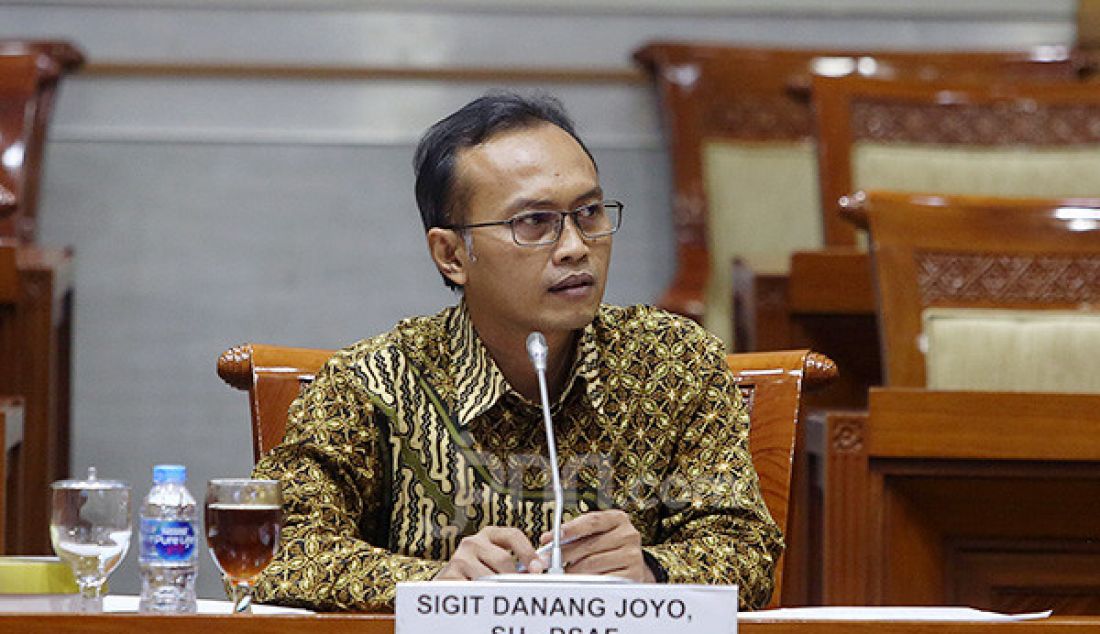 Capim KPK Sigit Danang Joyo mengikuti uji kepatutan dan kelayakan Capim KPK di Gedung DPR, Jakarta, Rabu (11/9). - JPNN.com