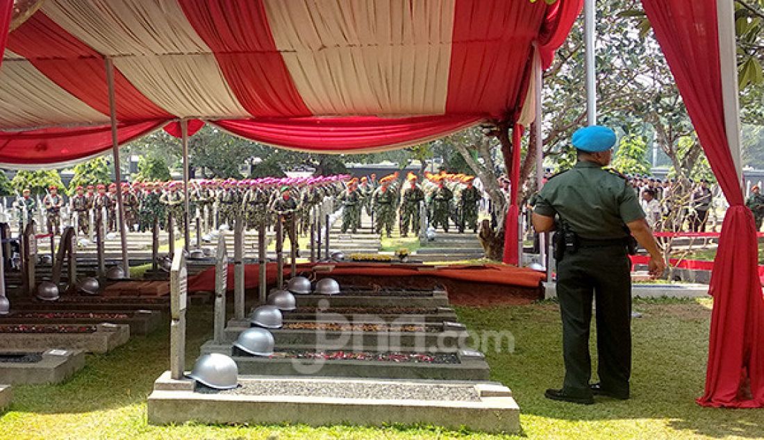 Suasana persiapan pemakaman almarhum Presiden ke-3 RI, BJ Habibie di TMP Kalibata, Jakarta, Kamis (12/9). BJ Habibie meninggal dunia setelah menjalani perawatan di RSPAD. - JPNN.com