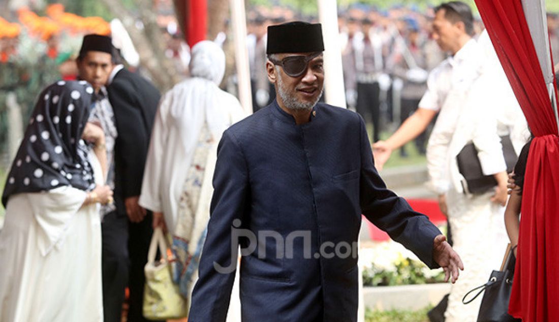 Keluarga Almarhum BJ Habibie saat mengikuti pemakaman almarhum Presiden ke-3 RI, BJ Habibie di TMP Kalibata, Jakarta, Kamis (12/9). - JPNN.com