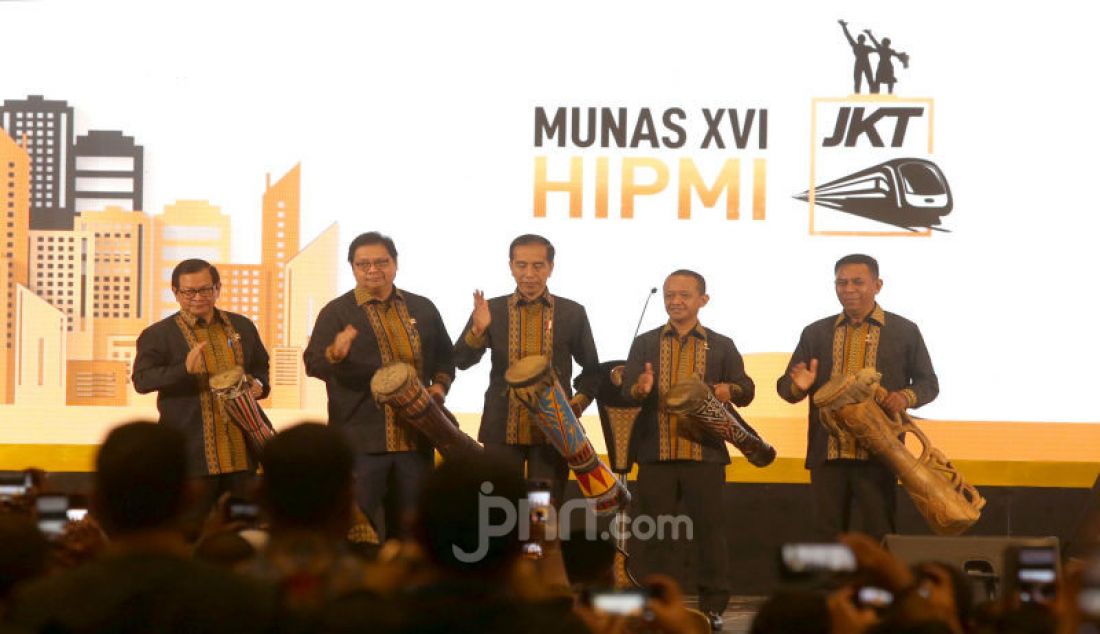 Presiden Joko Widodo saat meresmikan Pembukaan Musyawarah Nasional XVI Himpunan Pengusaha Muda Indonesia (HIPMI), Jakarta, Senin (16/9). - JPNN.com
