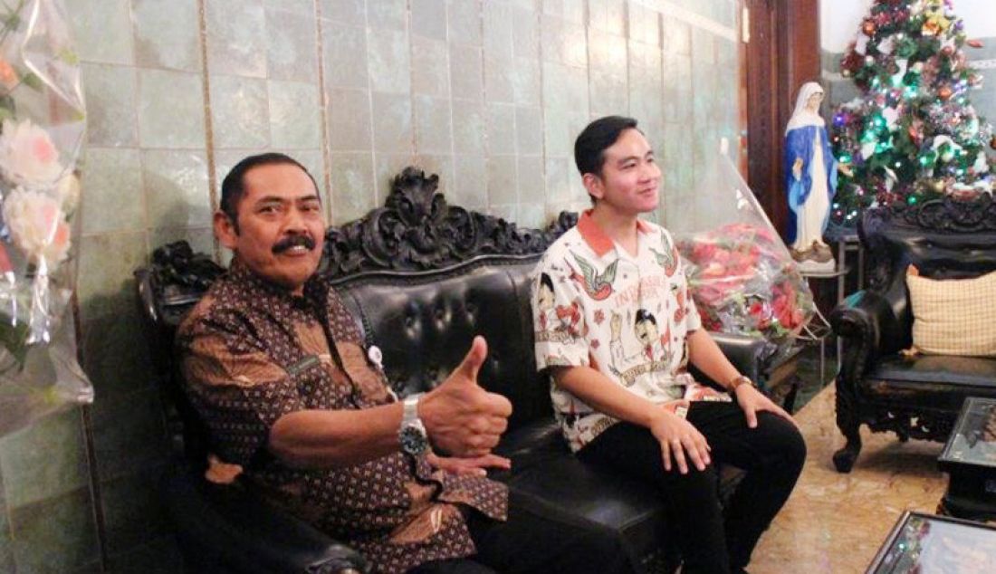 Putra sulung Presiden Jokowi, Gibran Rakabuming Raka saat bertemu dengan Wali Kota Surakarta, FX Hadi Rudyatmo di Loji Gandrung Solo, Rabu (18/9). Pertemuan tersebut sedikit membahas Pilkada 2020. - JPNN.com