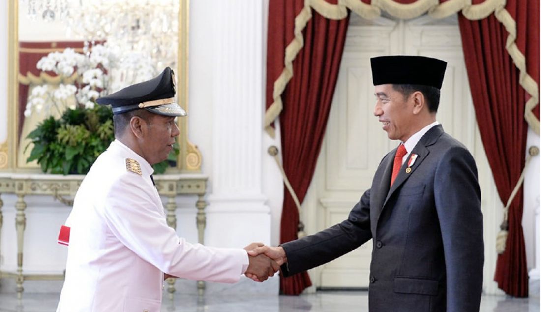 Presiden Joko Widodo melantik Wakil Gubernur Bengkulu Dedy Ermansyah di Istana Negara, Jakarta, Rabu (25/9). - JPNN.com