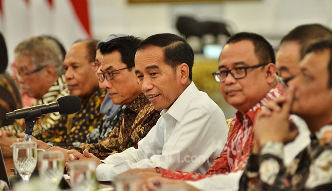 Presiden Joko Widodo aliss Jokowi mengundang sejumlah tokoh bangsa dalam pertemuan di Istana Merdeka, Jakarta, Kamis sore (26/9). Forum ini berlangsung setelah Jokowi bertemu para pemuka lintas agama. - JPNN.com