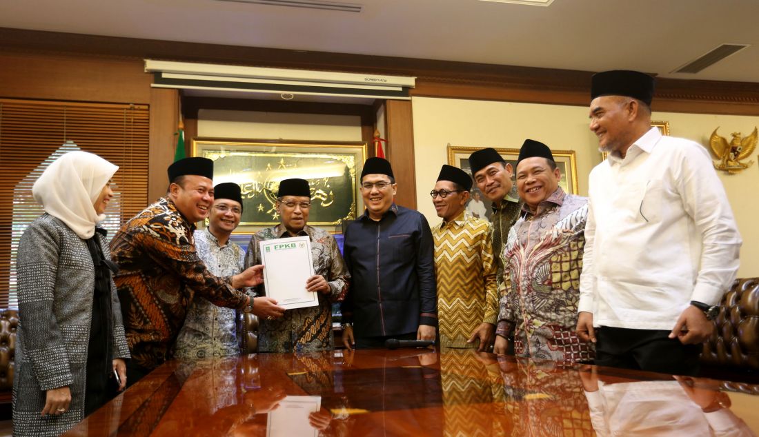 Ketum PBNU Said Aqil Siroj didampingi Sekjen Helmi Faisal Zaini dan Ketua PBNU Robikin Emhas saat menerima Sekjen PKB M Hasanudin Wahid dan Ketua Fraksi PKB DPR Cucun Ahmad Sjamsurizal di kantor PBNU, Jakarta, Kamis (26/9). - JPNN.com