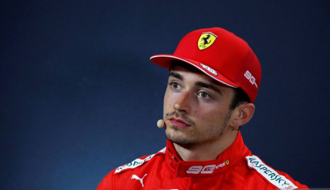 Pembalap Formula One (F1) tim Ferrari, Charles Leclerc saat sesi jumpa pers GP Singapura (22/9). - JPNN.com