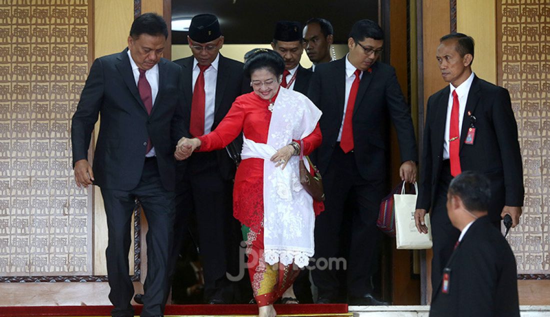 Presiden Indonesia ke-5 Megawati Soekarnoputri usai menghadiri pelantikan anggota MPR/DPR/DPD, Jakarta, Selasa (1/10). - JPNN.com