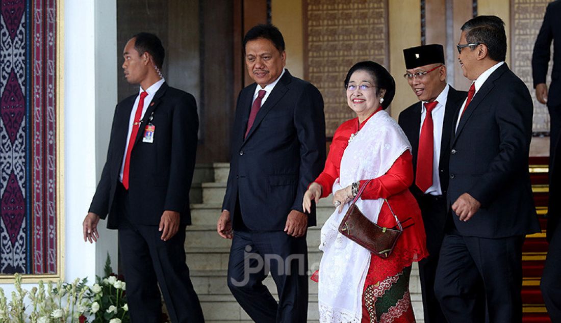 Presiden Indonesia ke-5 Megawati Soekarnoputri usai menghadiri pelantikan anggota MPR/DPR/DPD, Jakarta, Selasa (1/10). - JPNN.com