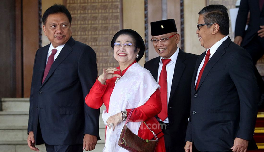 Presiden Indonesia ke-5 Megawati Soekarnoputri usai menghadiri pelantikan anggota MPR/DPR/DPD, Jakarta, Selasa (1/10). - JPNN.com