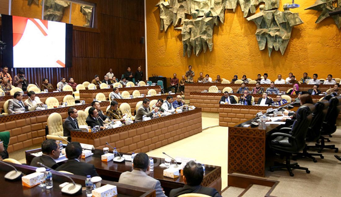 Pimpinan Fraksi-Fraksi MPR dan Pimpinan Kelompok DPD menggelar Rapat Gabungan dengan Pimpinan Fraksi-Fraksi dan Pimpinan Kelompok DPD di Ruang KK V Gedung Nusantara, Jakarta, Kamis (3/10). - JPNN.com