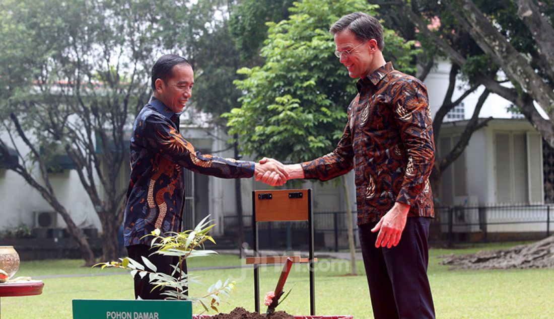 Presiden Joko Widodo menerima kunjungan Perdana Menteri Kerajaan Belanda Mark Rutte di Istana Bogor, Jawa Barat, Senin (7/10). - JPNN.com