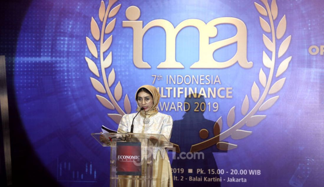 Pendiri Economic Review Irlisa Rachmadiana saat penganugerahan Indonesia Multifinance Award-VII-2019 dengan tema Opprtunities & Challenges For Finance Companies In The New Economy & Digital Finance Era, Jakarta, Jumat(11/10). - JPNN.com