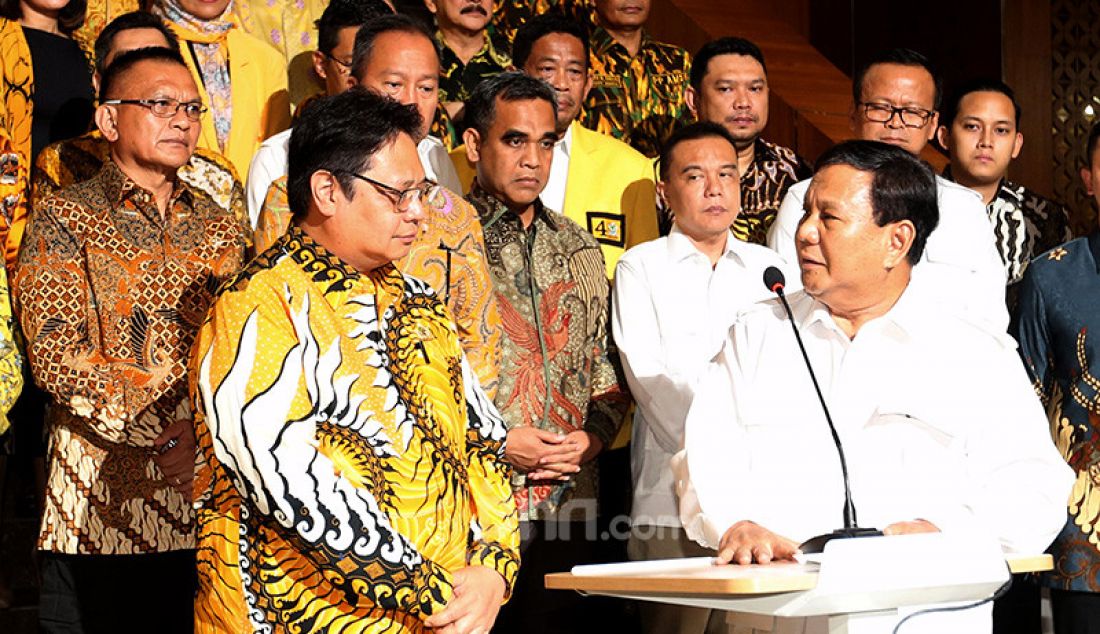 Ketua Umum Partai Gerindra Prabowo Subianto bertemu dengan Ketua Umum Partai Golkar Airlangga Hartarto di Kantor DPP Partai Golkar, Jakarta, Selasa (15/10). - JPNN.com