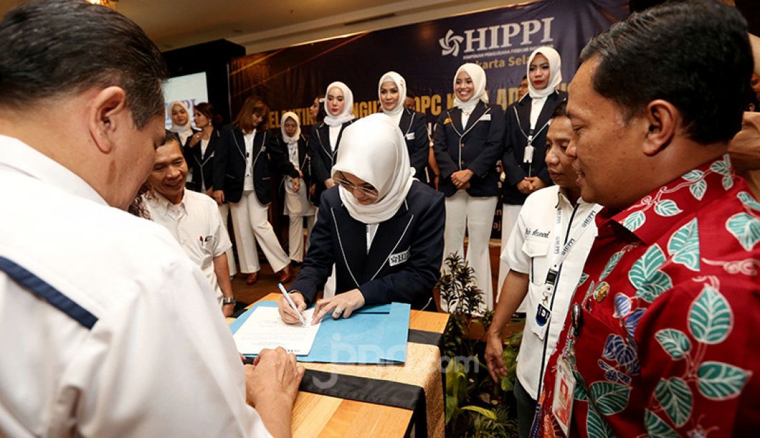 DPP HIPPI melantik Jenny Yulia Yusuf menjadi Ketua Pengurus DPC HIPPI Jakarta Selatan, Jakarta, Kamis (17/10). - JPNN.com