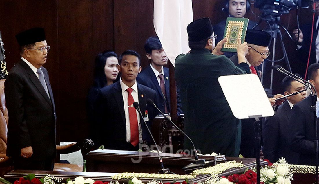 Wakil Presiden Ma'ruf Amin saat dilantik menjadi Wakil Presiden periode 2019-2024 di Gedung MPR, Jakarta, Minggu (20/10). - JPNN.com