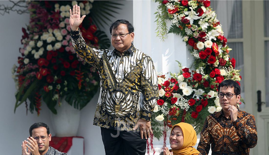 Presiden Joko Widodo memperkenalkan Menhan Prabowo Subianto di Veranda Depan Istana Merdeka, Jakarta, Rabu (/23/10). - JPNN.com
