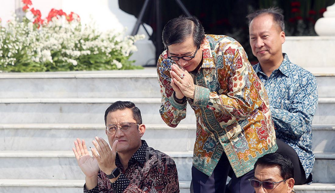 Presiden Joko Widodo memperkenalkan Menkumham Yasonna H Laoly di Veranda Depan Istana Merdeka, Jakarta, Rabu (/23/10). - JPNN.com