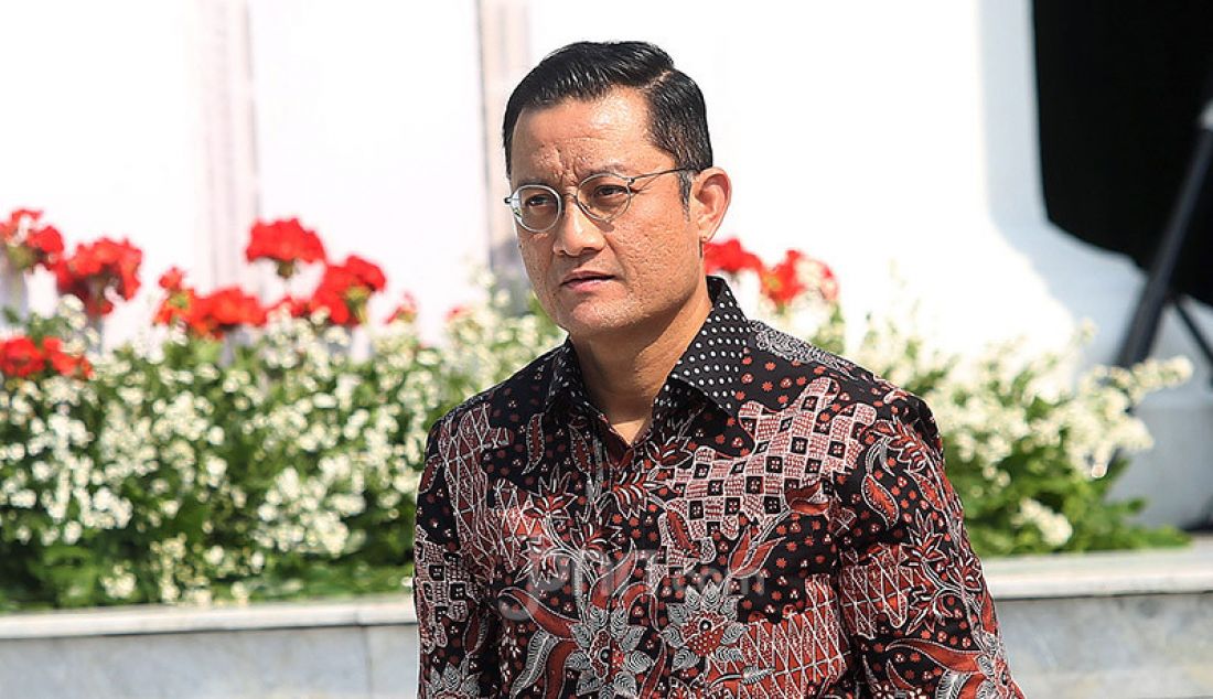 Presiden Joko Widodo memperkenalkan Mensos Juliari Batubara di Veranda Depan Istana Merdeka, Jakarta, Rabu (/23/10). - JPNN.com