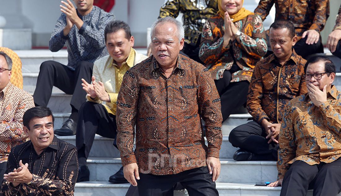 Presiden Joko Widodo memperkenalkan Menteri PUPR Basuki Hadimuljono di Veranda Depan Istana Merdeka, Jakarta, Rabu (23/10). - JPNN.com