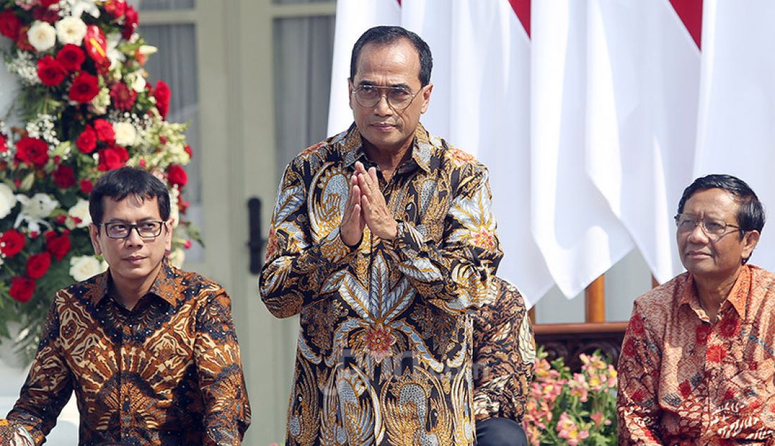 Menhub Budi Karya Sumadi saat diperkenalkan oleh Presiden Joko Widodo di Veranda Depan Istana Merdeka, Jakarta, Rabu (/23/10). - JPNN.com