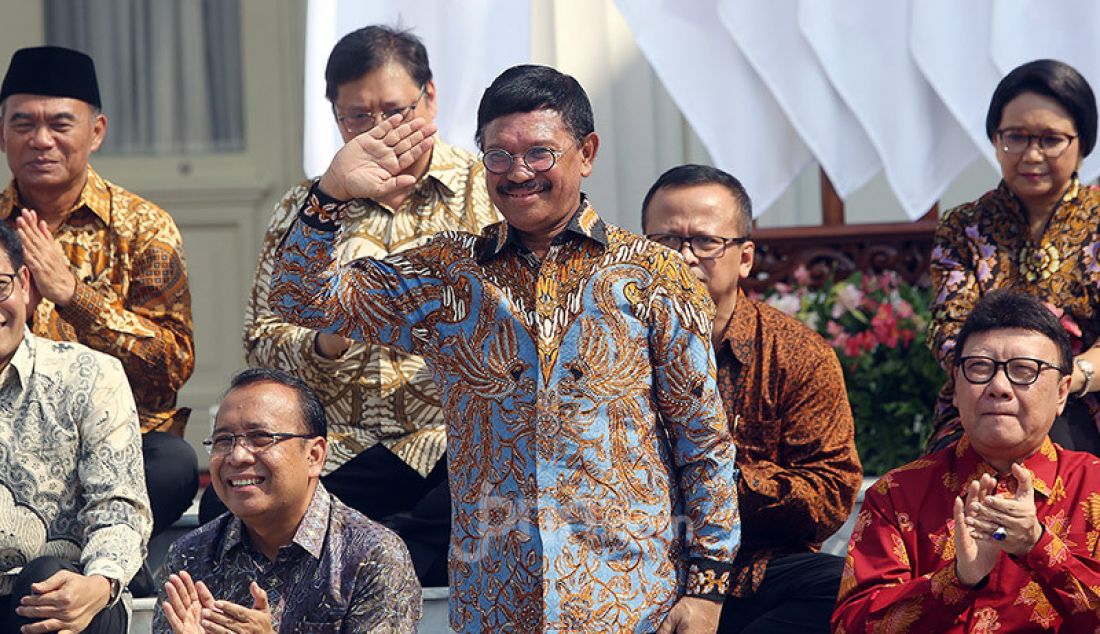 Presiden Joko Widodo memperkenalkan Menkominfo Jhonny G Plate di Veranda Depan Istana Merdeka, Jakarta, Rabu (/23/10). - JPNN.com