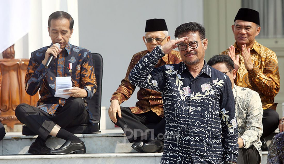 Presiden Joko Widodo memperkenalkan Mentan Syahrul Yasin Limpo di Veranda Depan Istana Merdeka, Jakarta, Rabu (/23/10). - JPNN.com