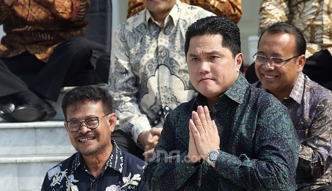 Presiden Joko Widodo memperkenalkan Menteri BUMN Erick Thohir di Veranda Depan Istana Merdeka, Jakarta, Rabu (/23/10). - JPNN.com