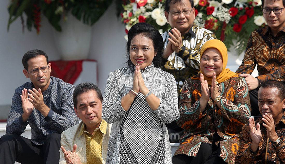 Presiden Joko Widodo memperkenalkan Menteri PPA I Gusti Ayu Bintang Puspayoga di Veranda Depan Istana Merdeka, Jakarta, Rabu (23/10). - JPNN.com