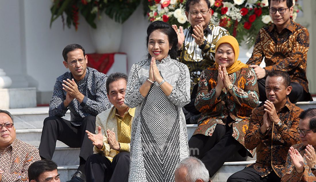 Presiden Joko Widodo memperkenalkan Menteri PPA I Gusti Ayu Bintang Puspayoga di Veranda Depan Istana Merdeka, Jakarta, Rabu (23/10). - JPNN.com
