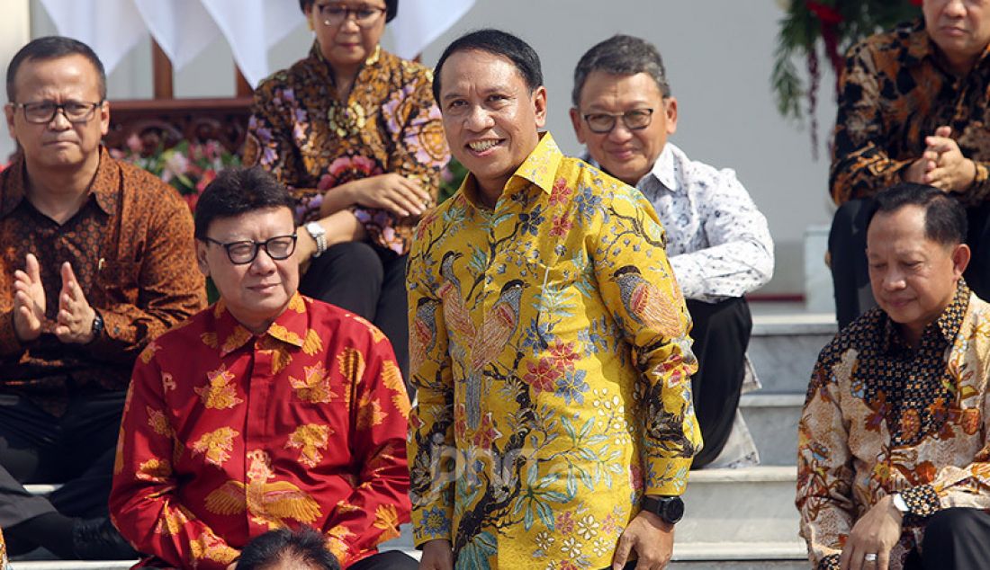 Presiden Joko Widodo memperkenalkan Menpora Zainuddin Amali di Veranda Depan Istana Merdeka, Jakarta, Rabu (/23/10). - JPNN.com