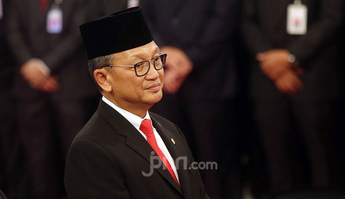 Menteri ESDM Arifin Tasrif saat dilantik di Veranda Depan Istana Merdeka, Jakarta, Rabu (/23/10). - JPNN.com