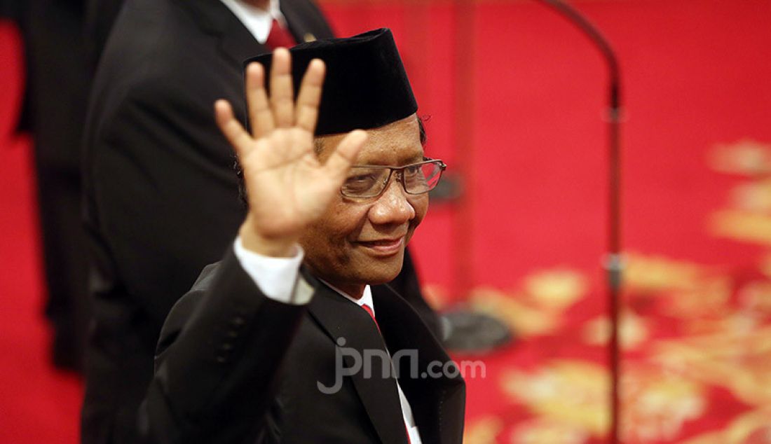 Menko Polhukam Mahfud MD saat dilantik di Istana Merdeka, Jakarta, Rabu (/23/10). - JPNN.com