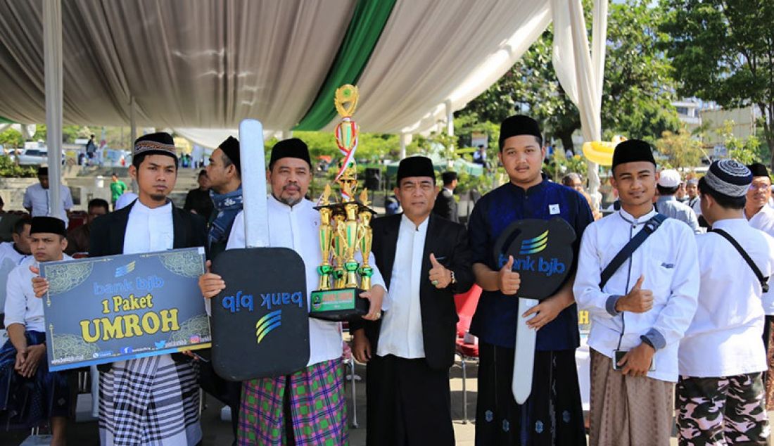 Bank BJB turut memperingati hari Santri Nasional 2019 se Jawa Barat, yang dihadiri oleh Gubernur Jawa Barat Ridwan Kamil dan Wagub Uu Ruzhanul Ulum, di Lapangan Gasibu Bandung, Selasa (22/10). - JPNN.com