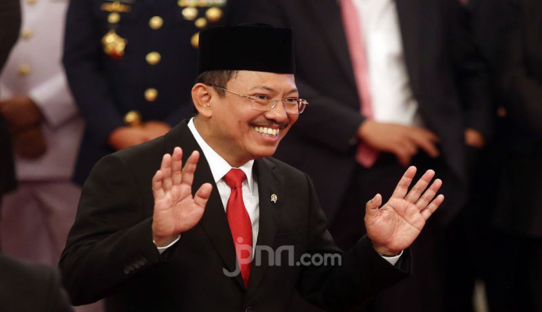 Presiden Joko Widodo memperkenalkan Menkes dr Terawan Agus Putranto di Veranda Depan Istana Merdeka, Jakarta, Rabu (23/10). - JPNN.com