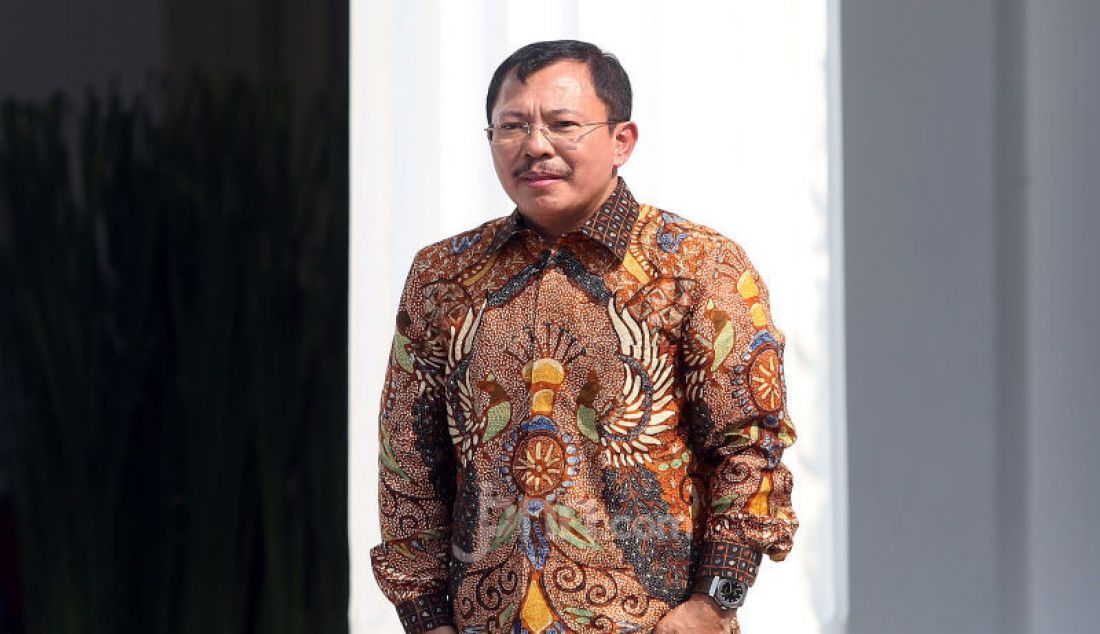 Presiden Joko Widodo memperkenalkan Menkes dr Terawan Agus Putranto di Veranda Depan Istana Merdeka, Jakarta, Rabu (23/10). - JPNN.com