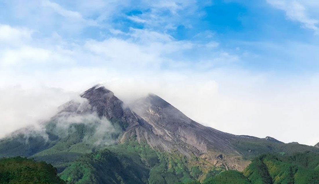 Tercatat gunung Merapi sudah mengalami gempa guguran sebanyak enam kali. Aktivitas Gunung Merapi hingga kini masih dipantau. - JPNN.com