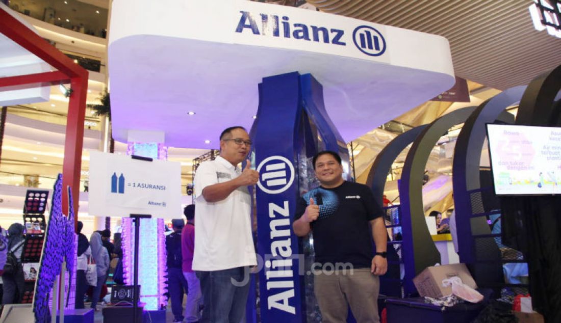 Anggota Dewan Komisioner Bidang Edukasi dan Perlindungan Konsumen OJK Tirta Segara, Direktur Allianz Utama Indonesia Nyean Soon Chin beserta ketua panitia acara lainnya saat FinExpo & Sundown Run 2019 di Jakarta. - JPNN.com