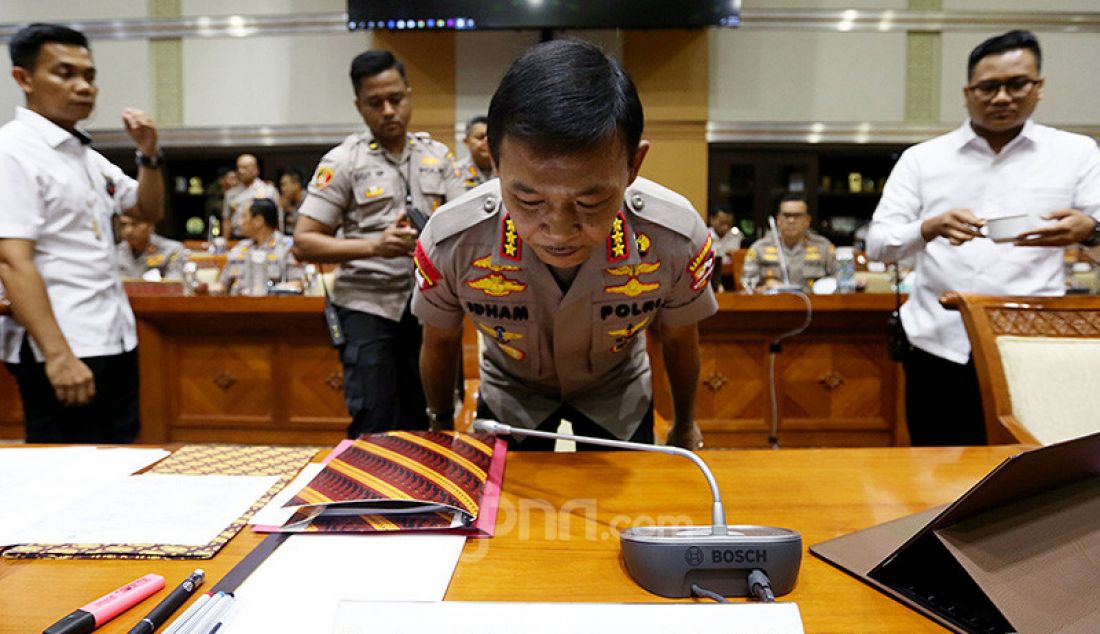 Calon Kapolri Komjen Idham Azis mengikuti Fit n Proper Tes Calon Kapolri di Ruang Rapat Komisi III DPR, Jakarta, Rabu (30/10). - JPNN.com