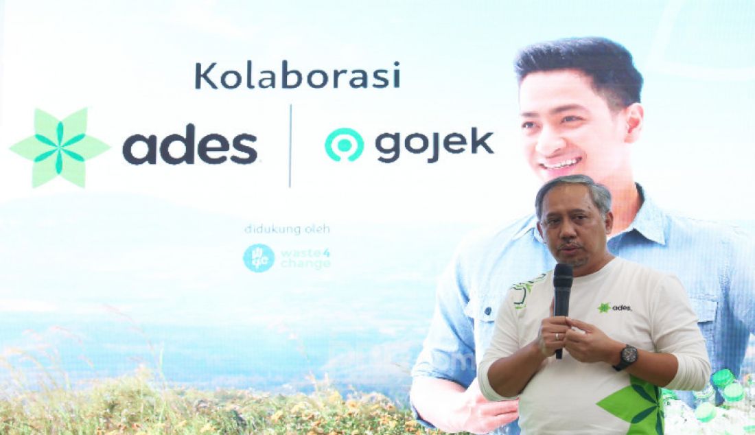 Public Affairs and Communications Director Coca-Cola Indonesia Triyono Prijosoesilo saat memberikan paparan pada acara peluncuran Sinergi #NiatMurni Ades dan Gojek, Jakarta, Kamis (31/10). - JPNN.com