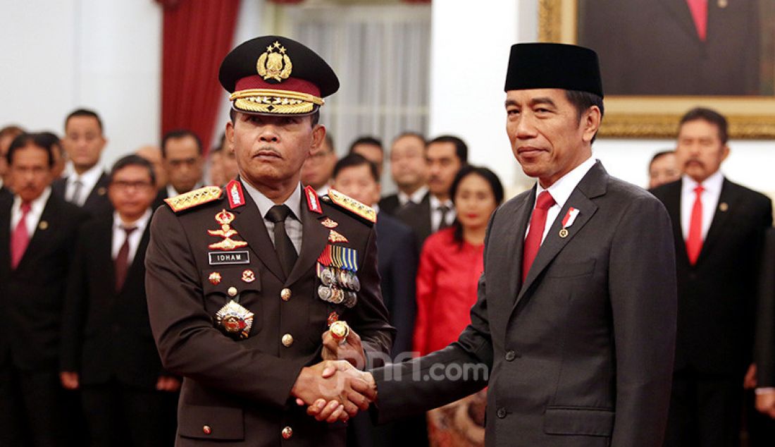 Presiden Joko Widodo melantik Kapolri Jenderal Idham Azis di Istana Negara, Jakarta, Jumat (1/11). - JPNN.com