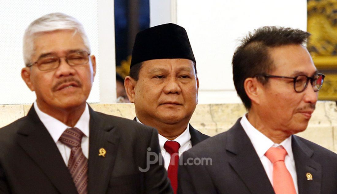 Menhan Prabowo Subianto menghadiri Pelantikan Kapolri di Istana Negara, Jakarta, Jumat (1/11). - JPNN.com